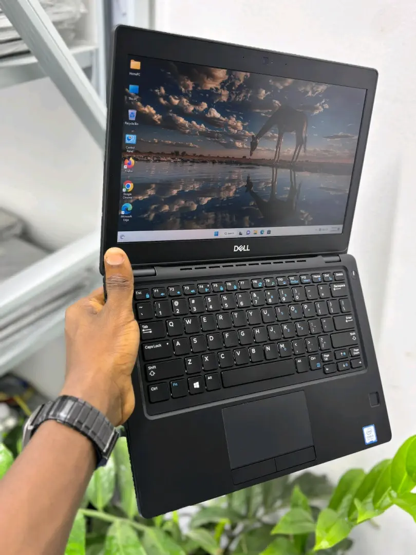 Dell Latitude 5290 Core i5 7th Gen Laptop thumbnail 3