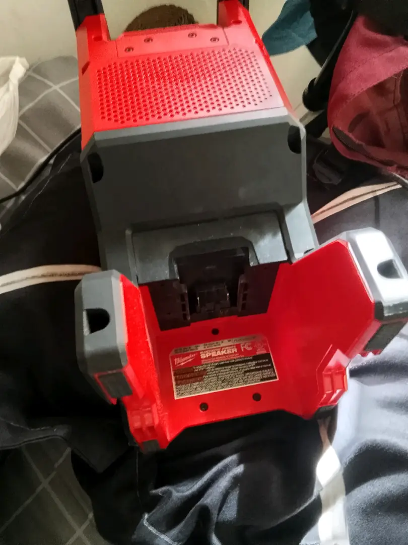 Milwaukee M18 Jobsite Bluetooth Speaker thumbnail 2