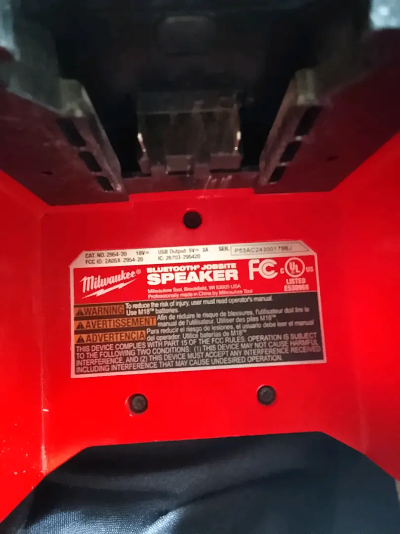 Milwaukee M18 Jobsite Bluetooth Speaker thumbnail 3