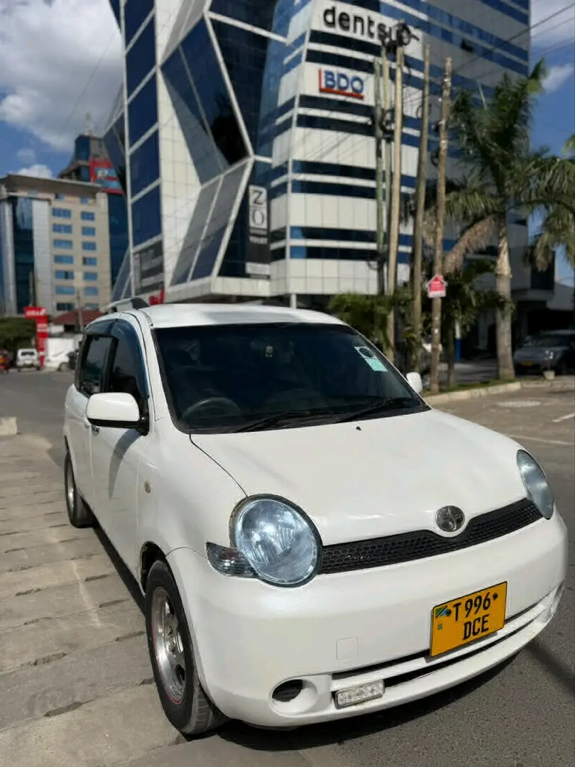 Toyota Sienta thumbnail 3