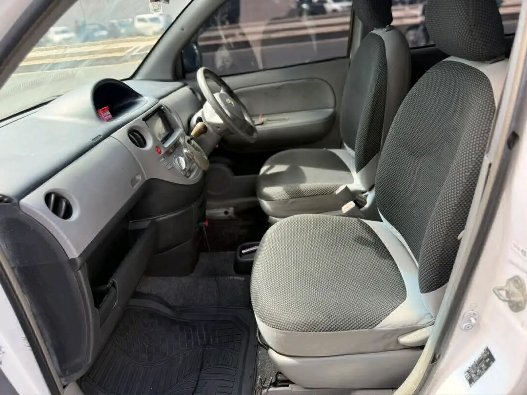 Toyota Sienta thumbnail 4