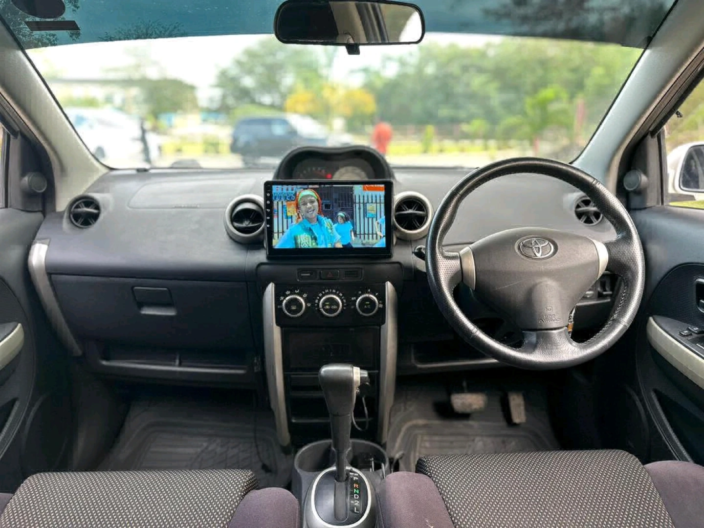 Toyota Ist 2004 Pearl White (1290cc) thumbnail 6