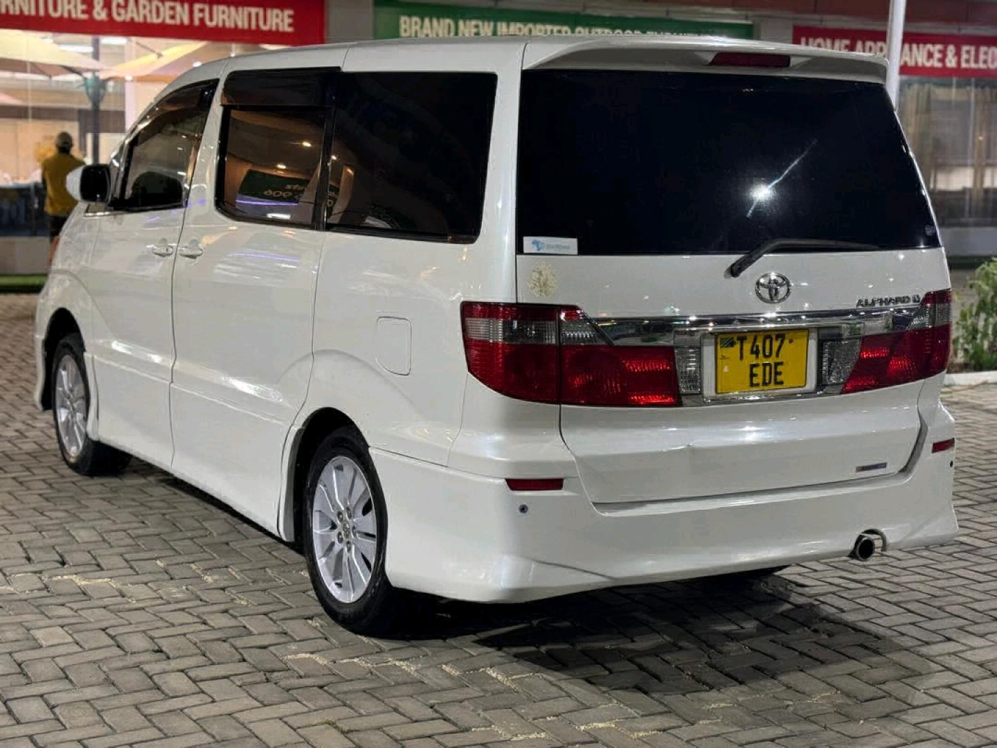 Toyota Alphard 2004 EDE Van thumbnail 2