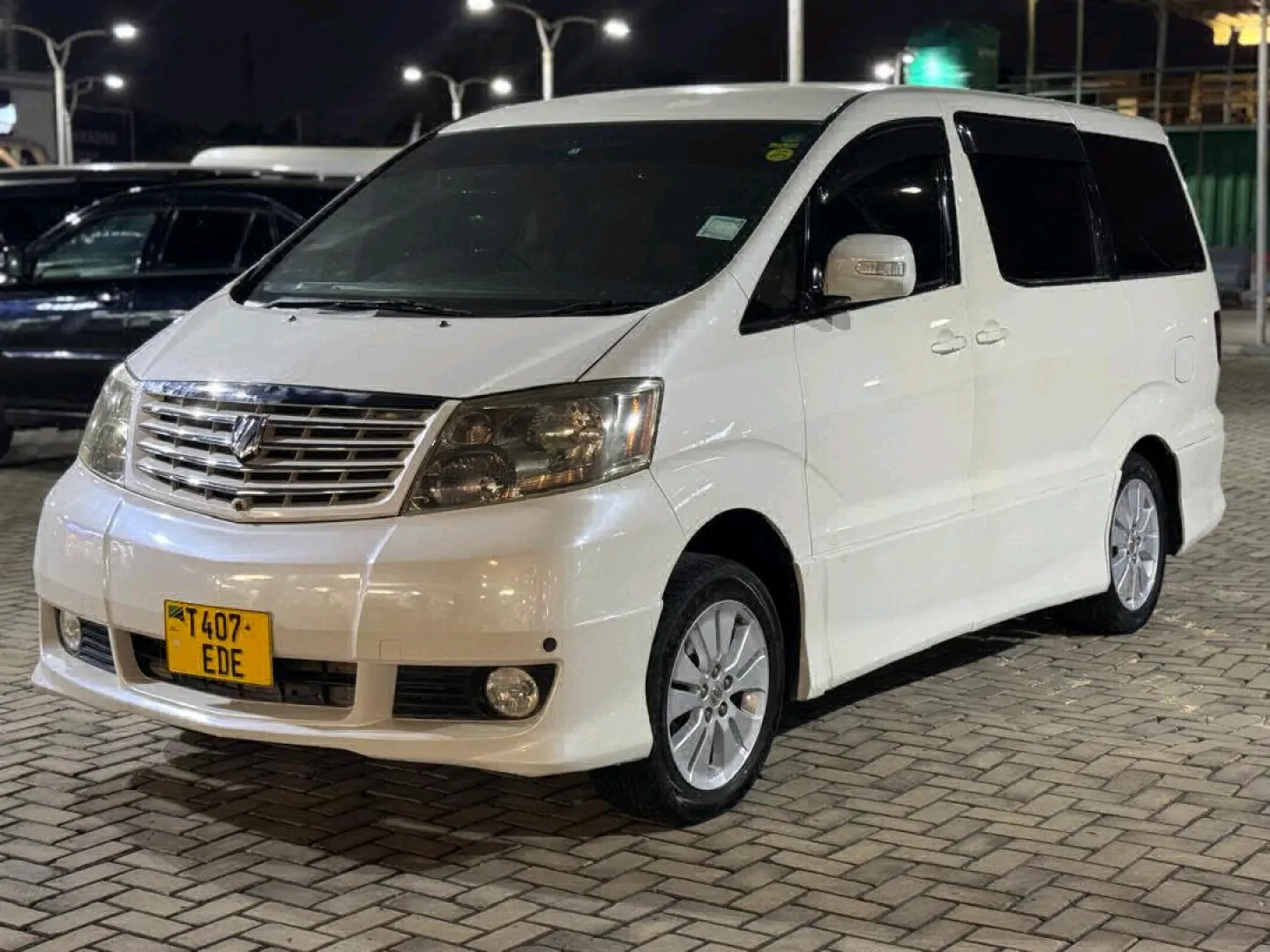 Toyota Alphard 2004 EDE Van thumbnail 4
