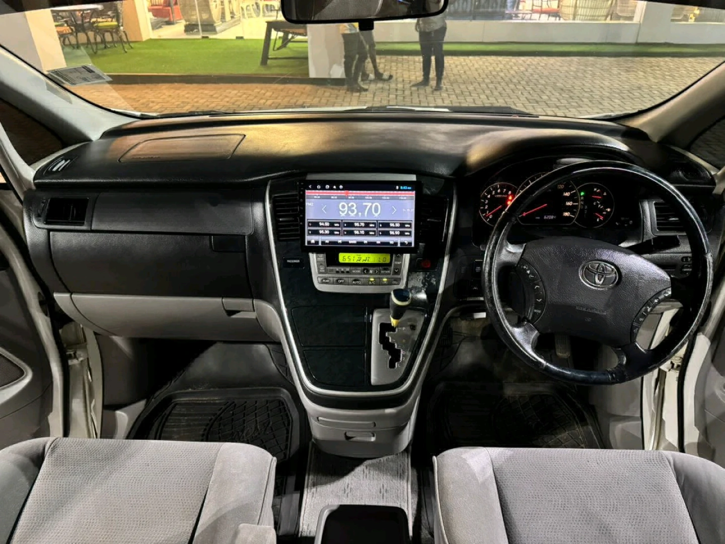 Toyota Alphard 2004 EDE Van thumbnail 9