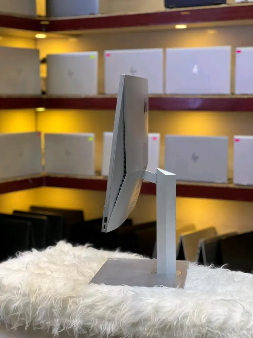 HP EliteOne 800 G6 All-in-One PC thumbnail 3