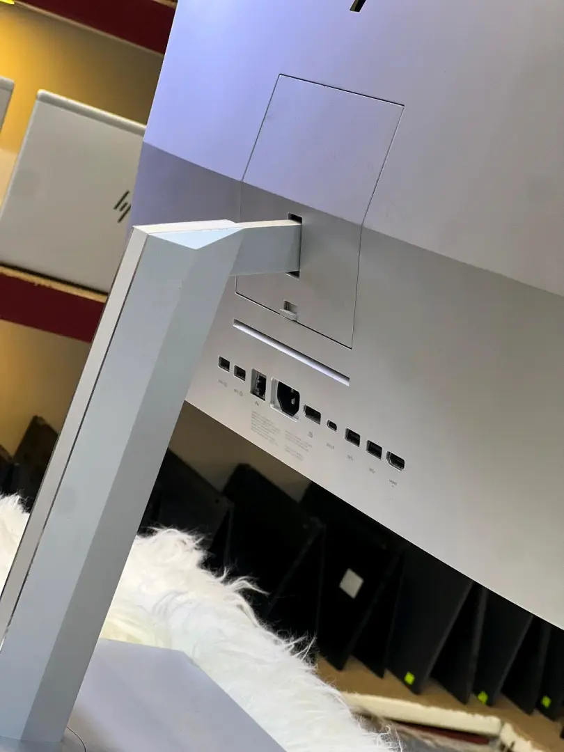 HP EliteOne 800 G6 All-in-One PC thumbnail 5