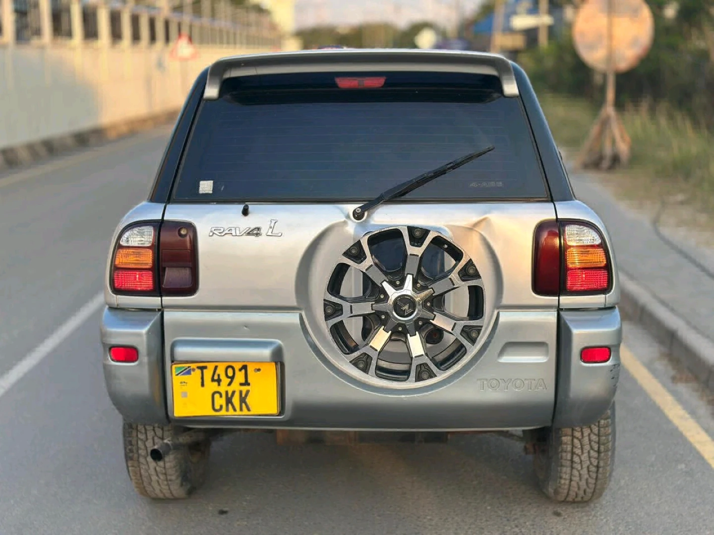 Silver Toyota Rav4 L 1999 Automatic 2WD thumbnail 2