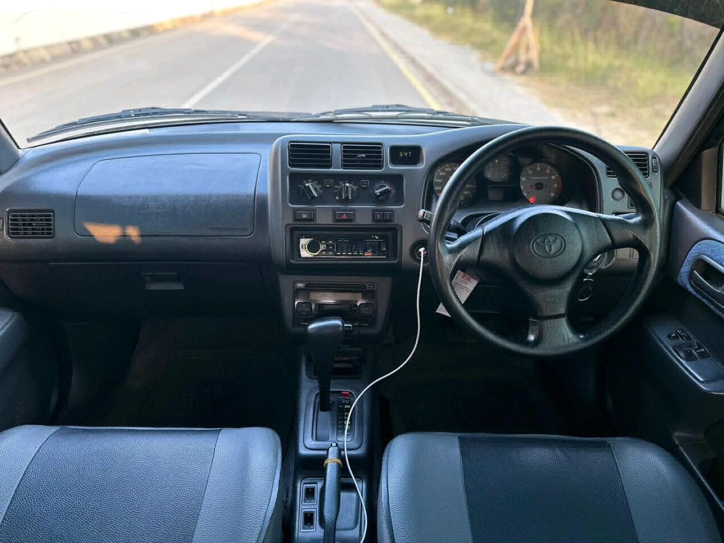 Silver Toyota Rav4 L 1999 Automatic 2WD thumbnail 7
