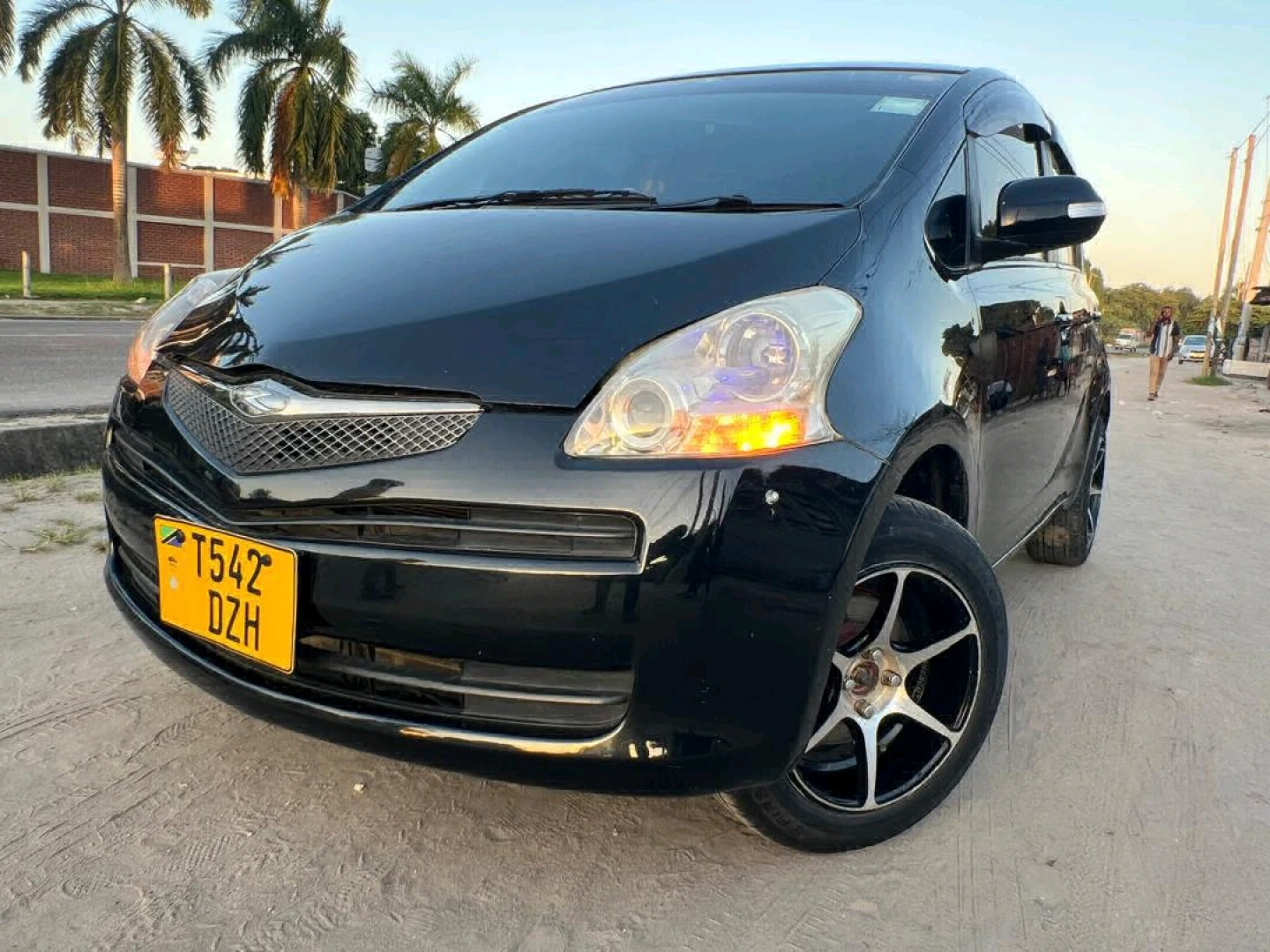 Toyota Ractis 2008 - Low Mileage (1490 CC) thumbnail 3