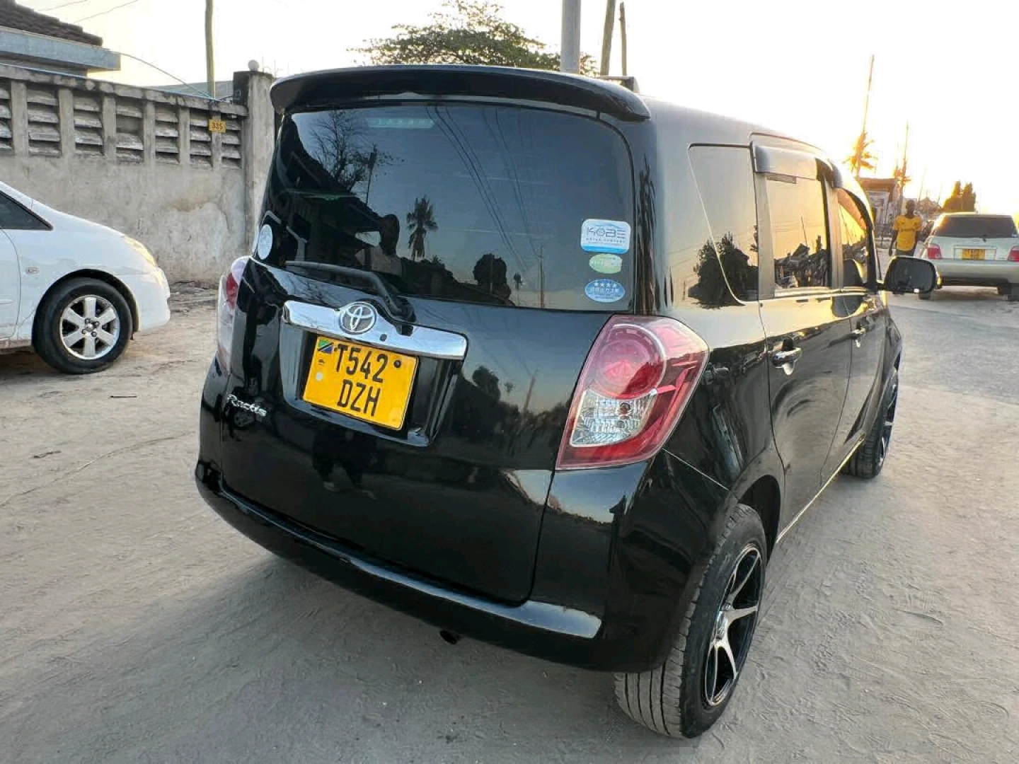 Toyota Ractis 2008 - Low Mileage (1490 CC) thumbnail 4