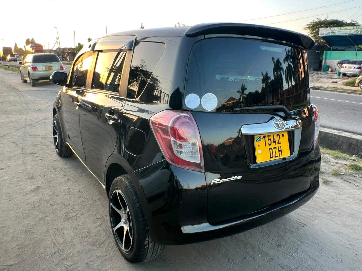 Toyota Ractis 2008 - Low Mileage (1490 CC) thumbnail 6