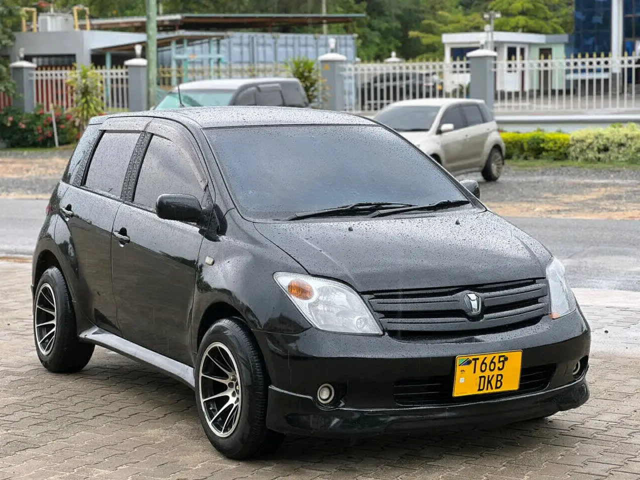 Toyota Ist Hatchback 2003 Nyeusi