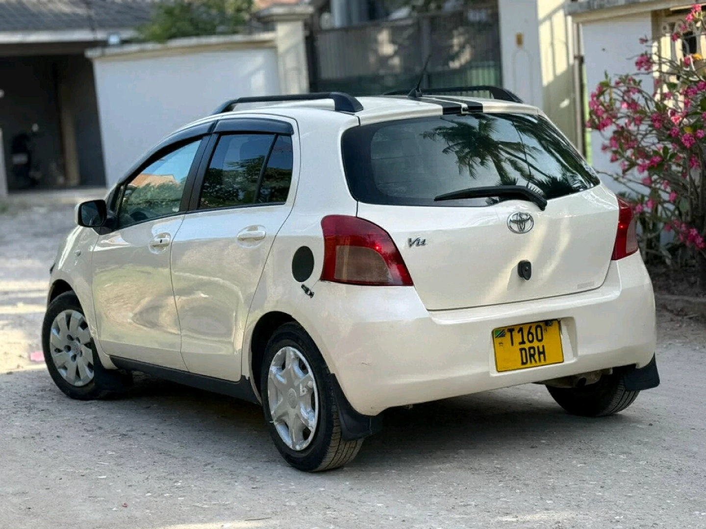 Toyota Vitz New Model 2006 (1290cc) Full AC thumbnail 4
