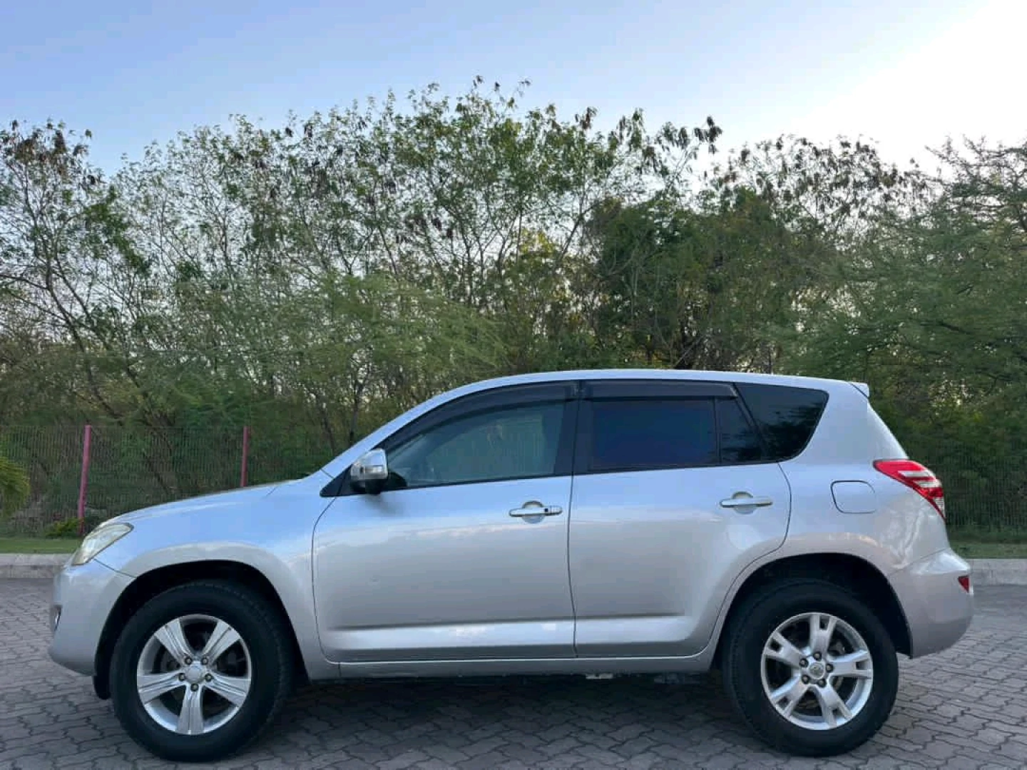 Toyota RAV4 Miss Tanzania 2010 Silver SUV thumbnail 4