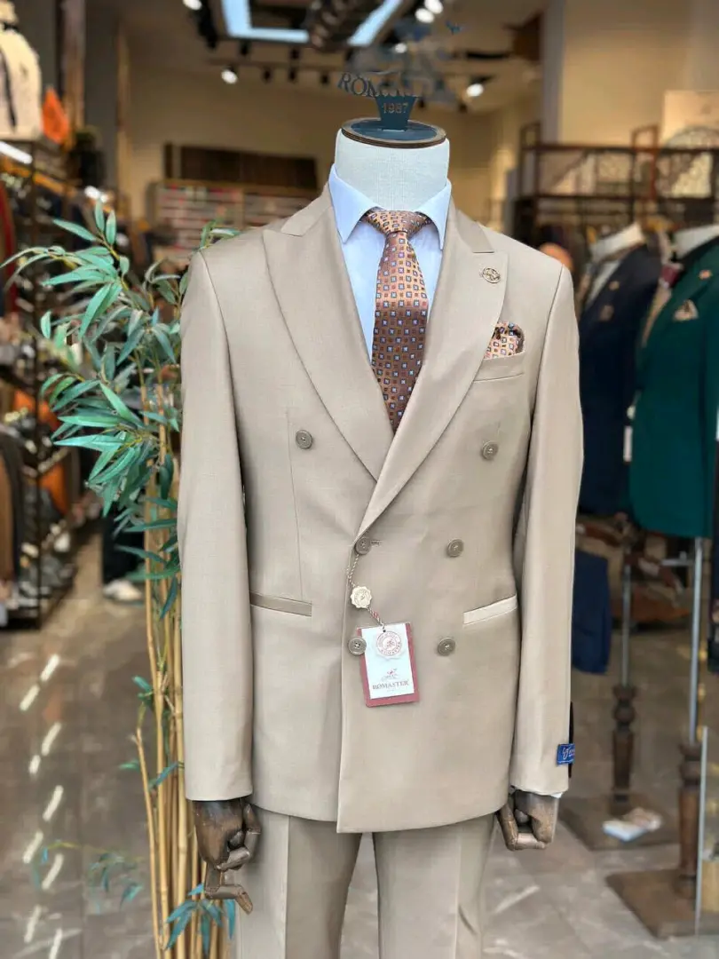 ROMASTER Beige Double-Breasted Suit