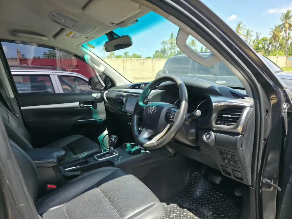 Toyota Hilux Pickup Truck for Sale thumbnail 4
