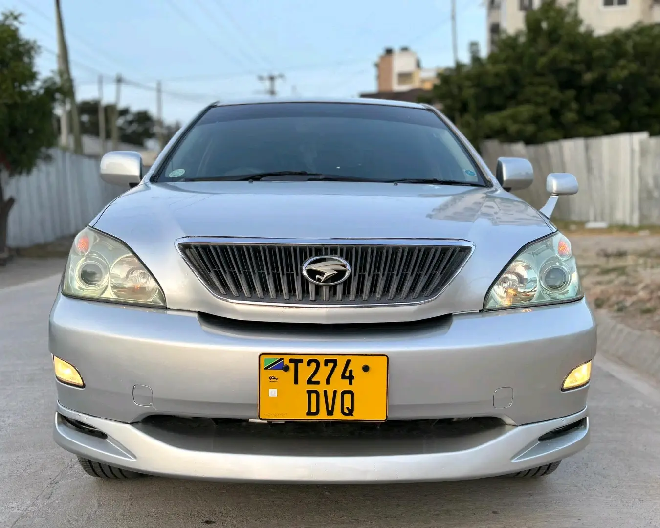Toyota Harrier 2006 Silver, Custom Rims thumbnail 2