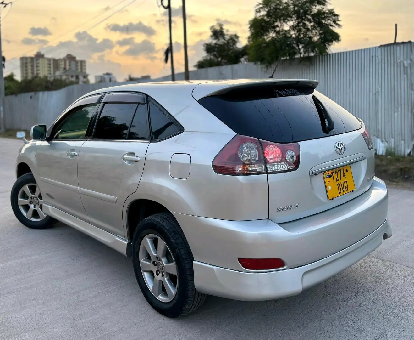 Toyota Harrier 2006 Silver, Custom Rims thumbnail 3