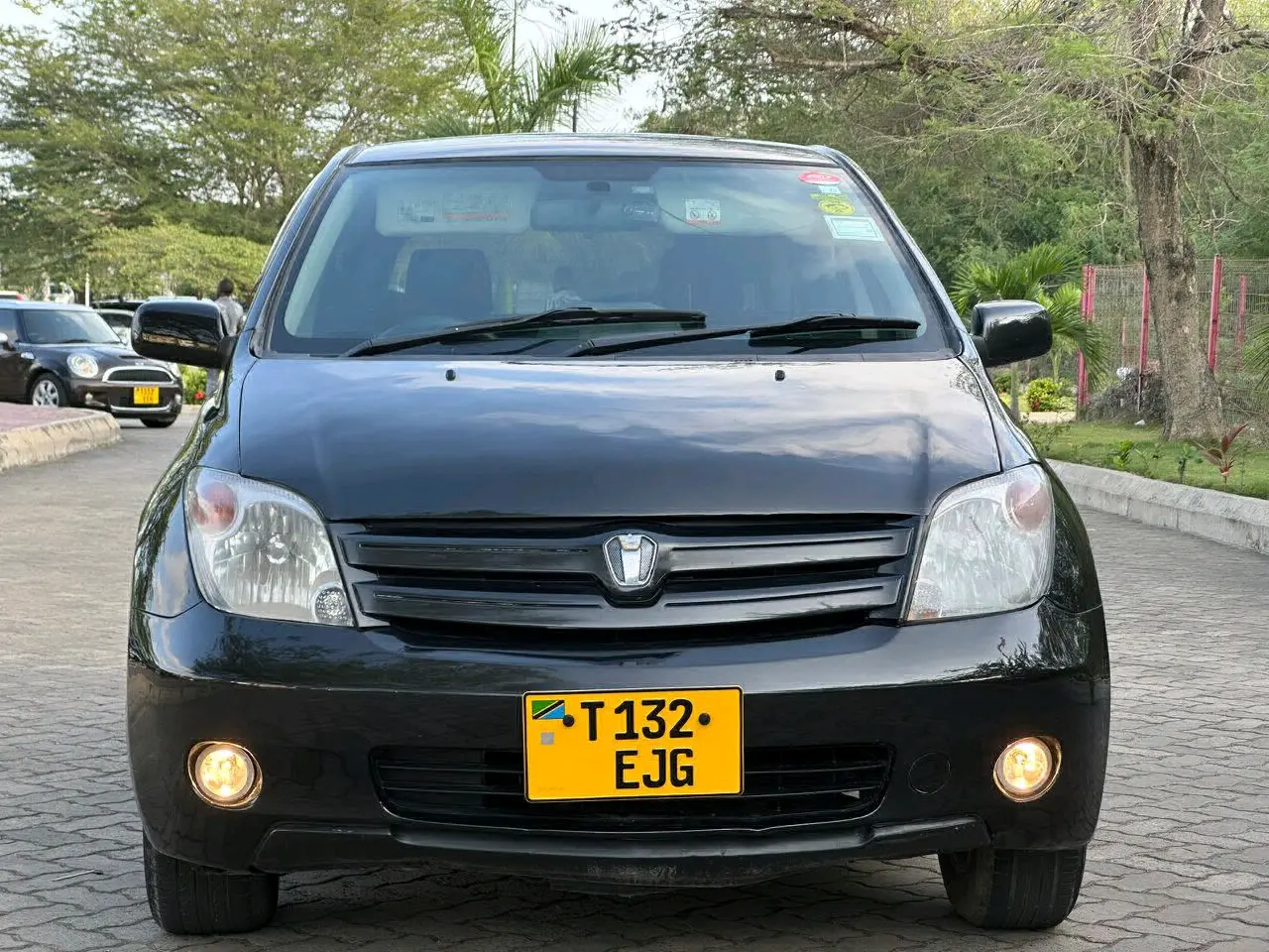 Toyota Ist 2004 Nyeusi, 1290cc