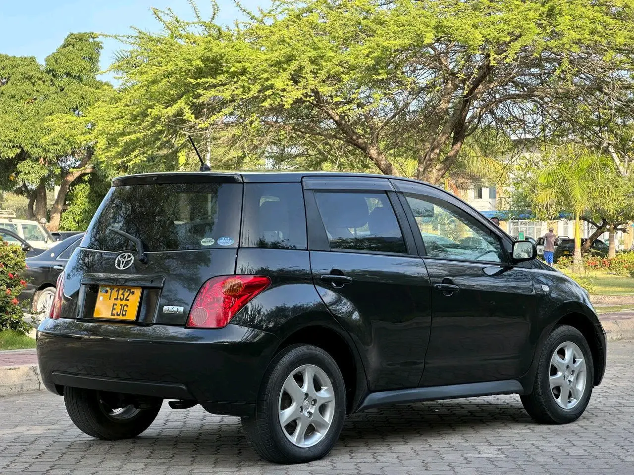 Toyota Ist 2004 Nyeusi, 1290cc thumbnail 2