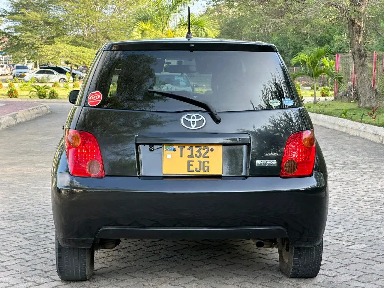 Toyota Ist 2004 Nyeusi, 1290cc thumbnail 4