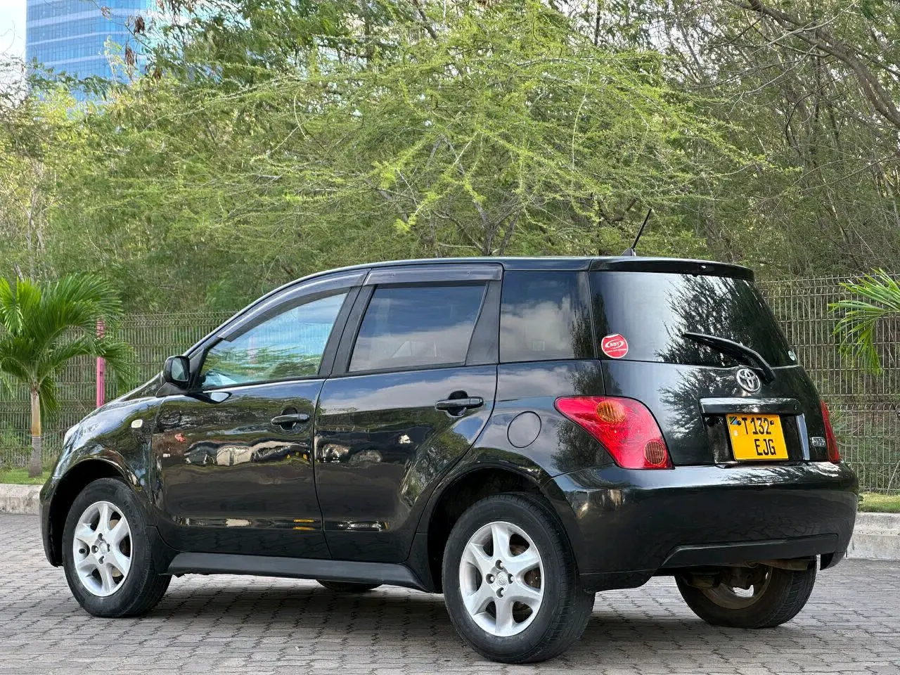 Toyota Ist 2004 Nyeusi, 1290cc thumbnail 5