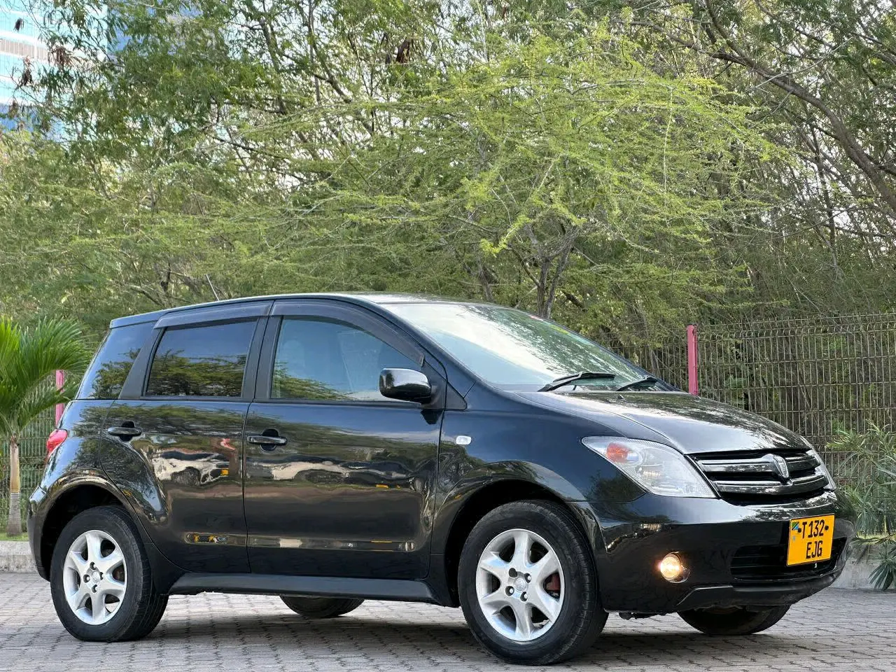 Toyota Ist 2004 Nyeusi, 1290cc thumbnail 6
