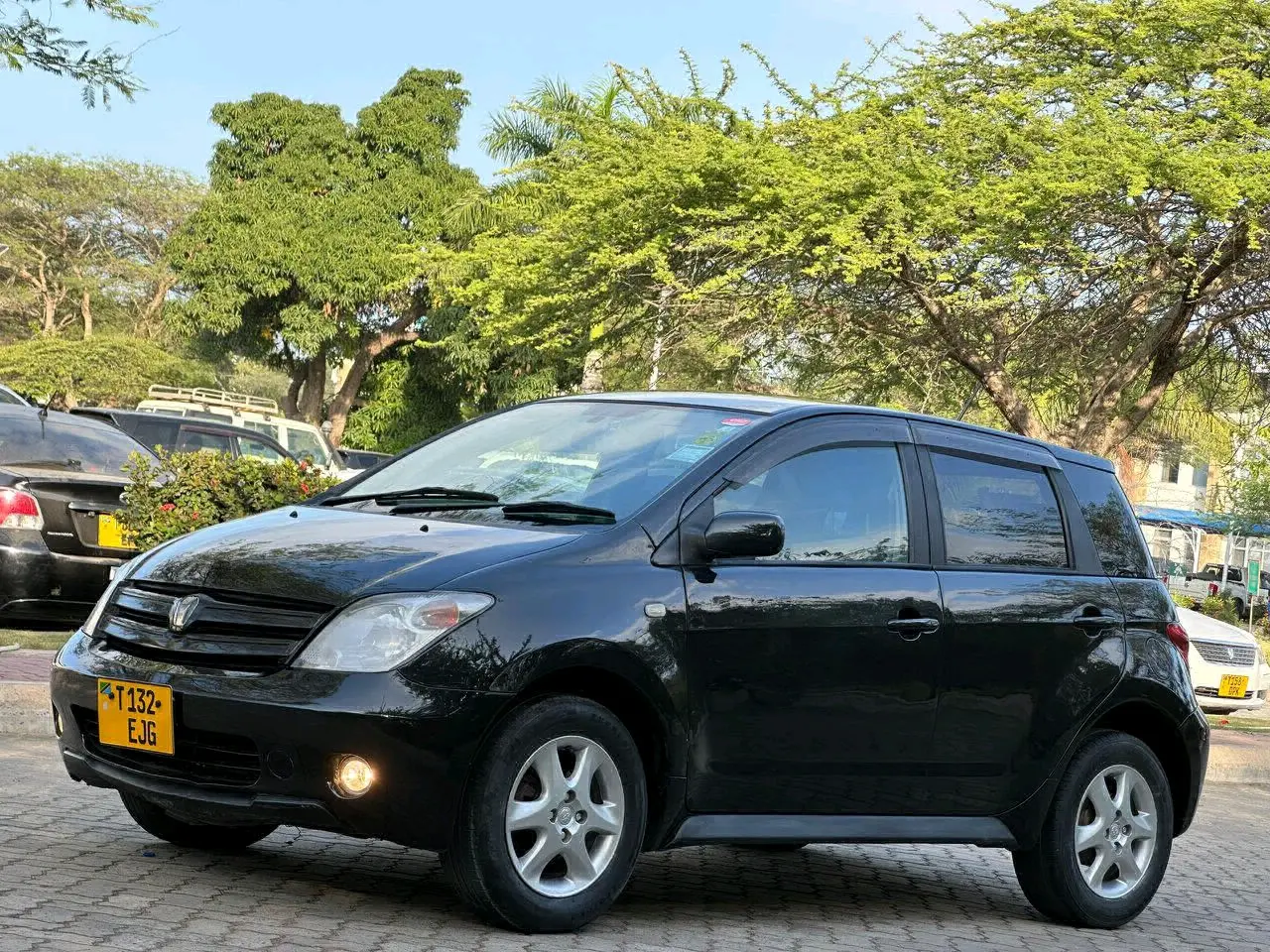 Toyota Ist 2004 Nyeusi, 1290cc thumbnail 7