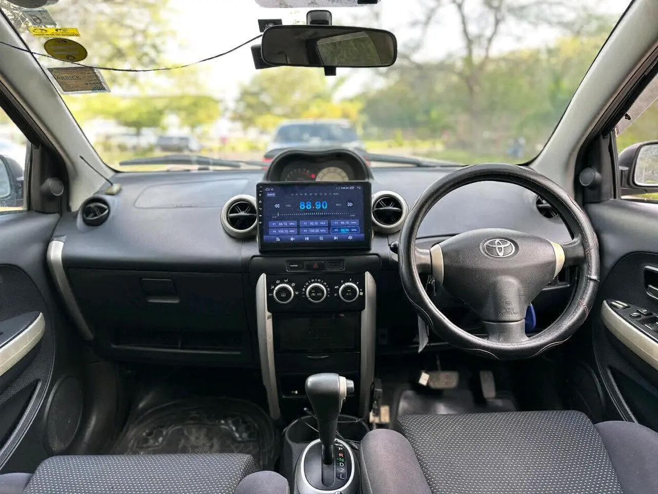 Toyota Ist 2004 Nyeusi, 1290cc thumbnail 9