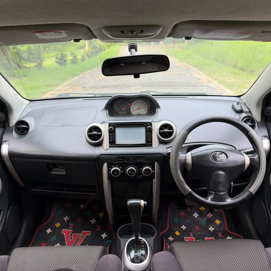 Toyota Ist 2004 Silver thumbnail 4