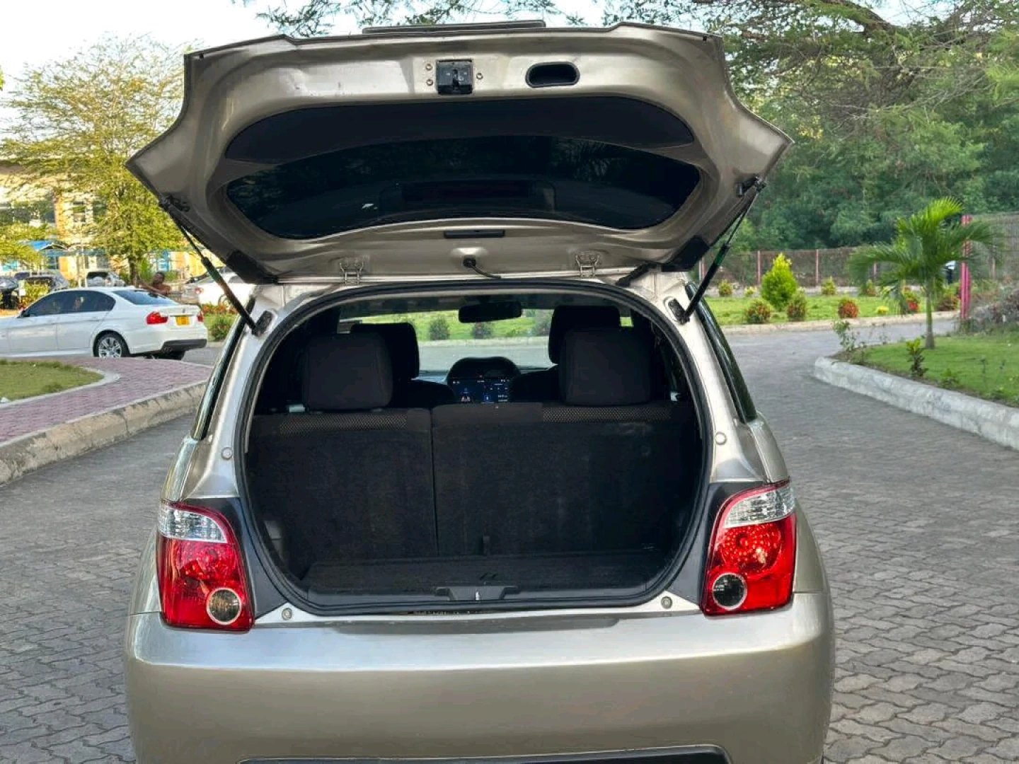 Toyota Ist Gold 1300cc On Sale DSM thumbnail 7
