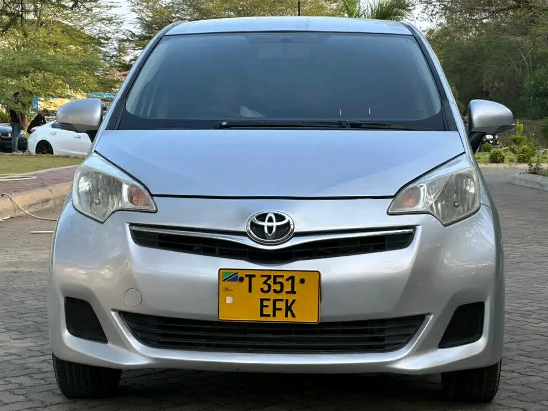 Toyota Ractis 2011 Silver