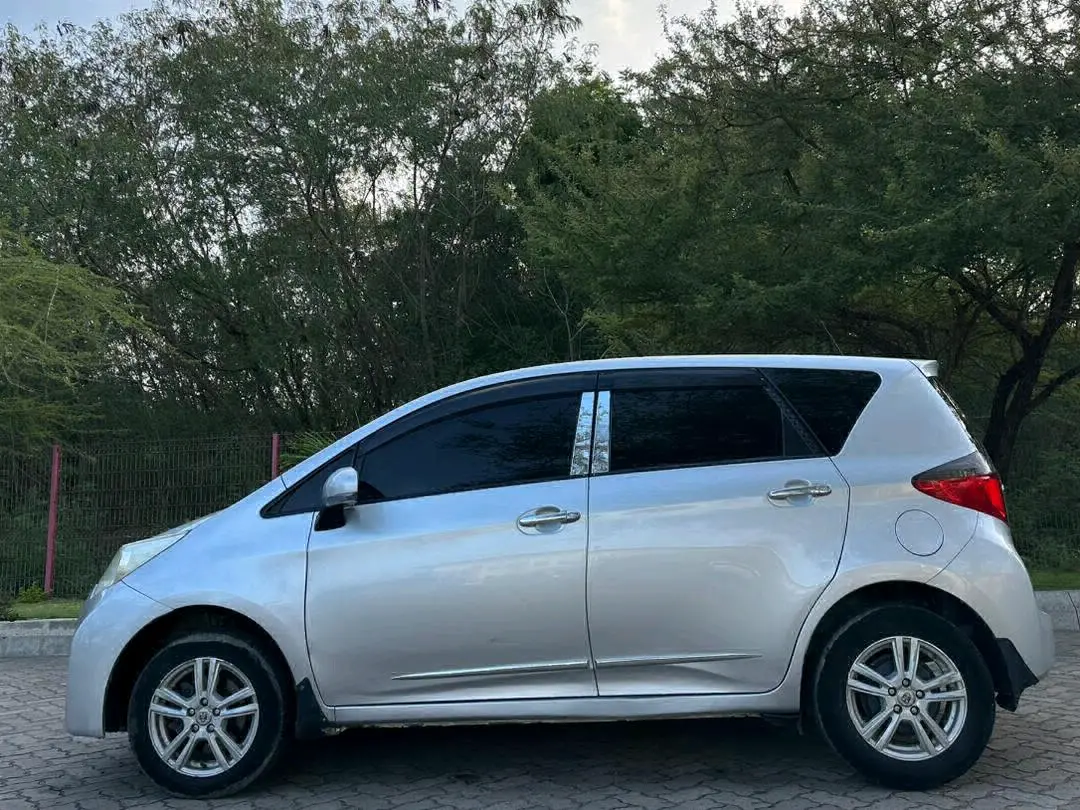 Toyota Ractis 2011 Silver thumbnail 5