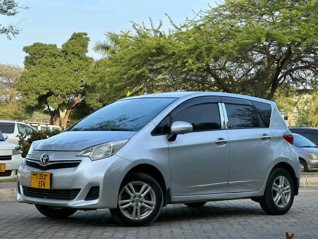 Toyota Ractis 2011 Silver thumbnail 6