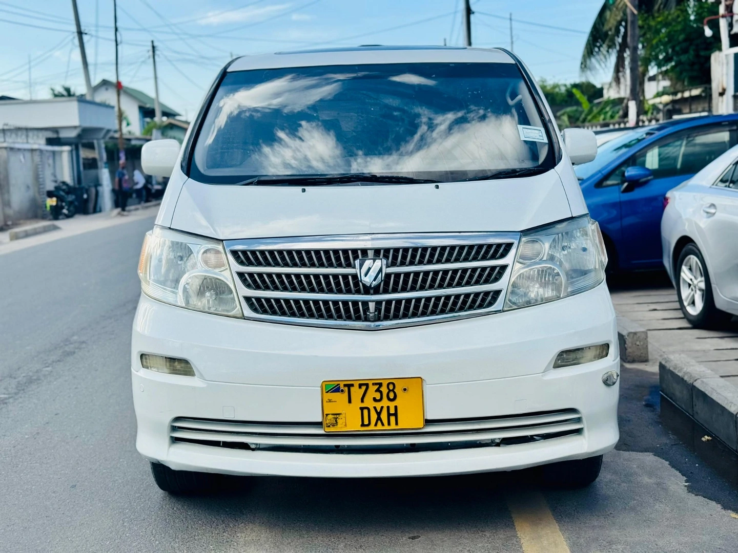 Toyota Alphard Pearl White (Reg DXH) 15.9M TZS