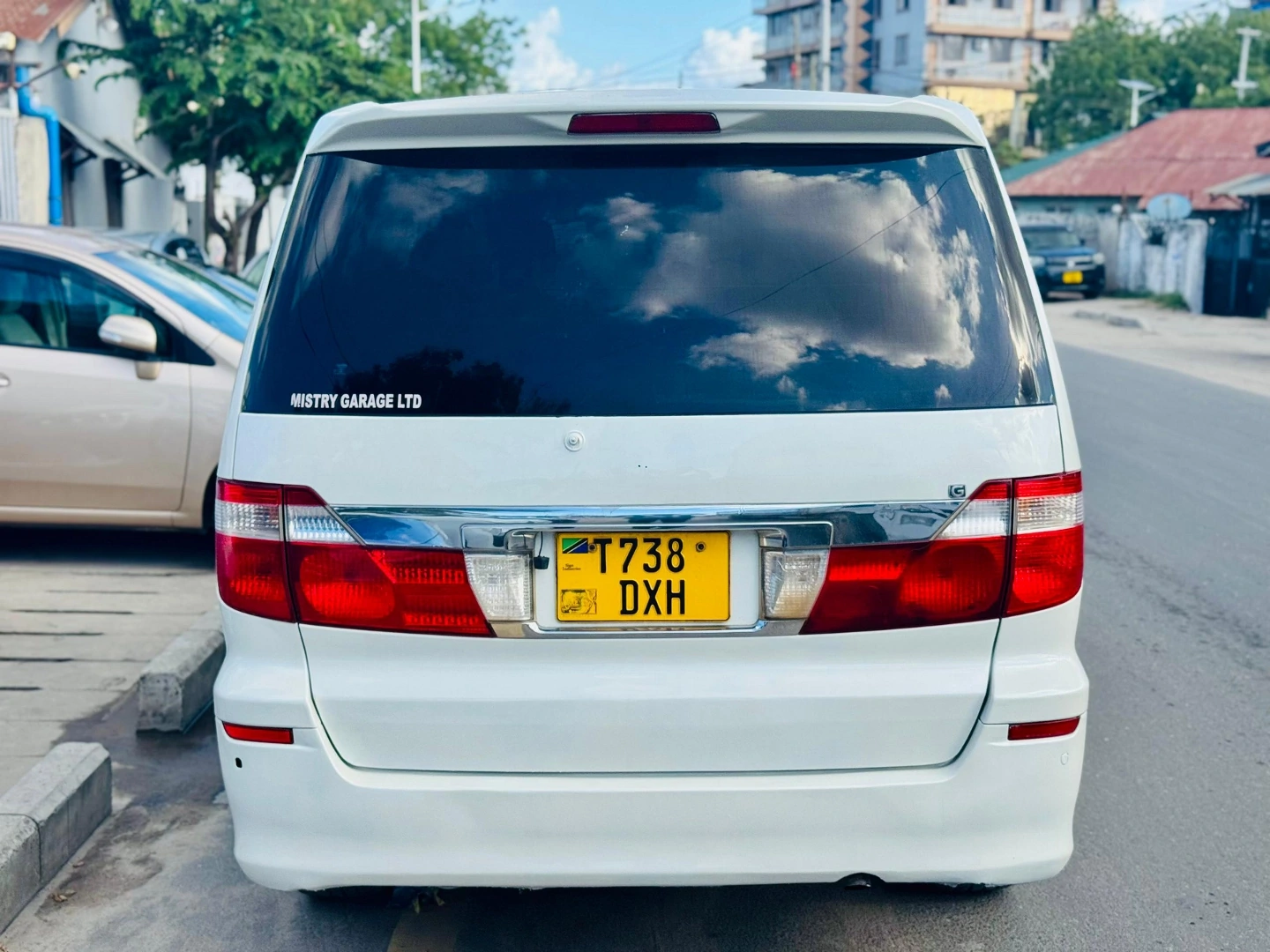 Toyota Alphard Pearl White (Reg DXH) 15.9M TZS thumbnail 3