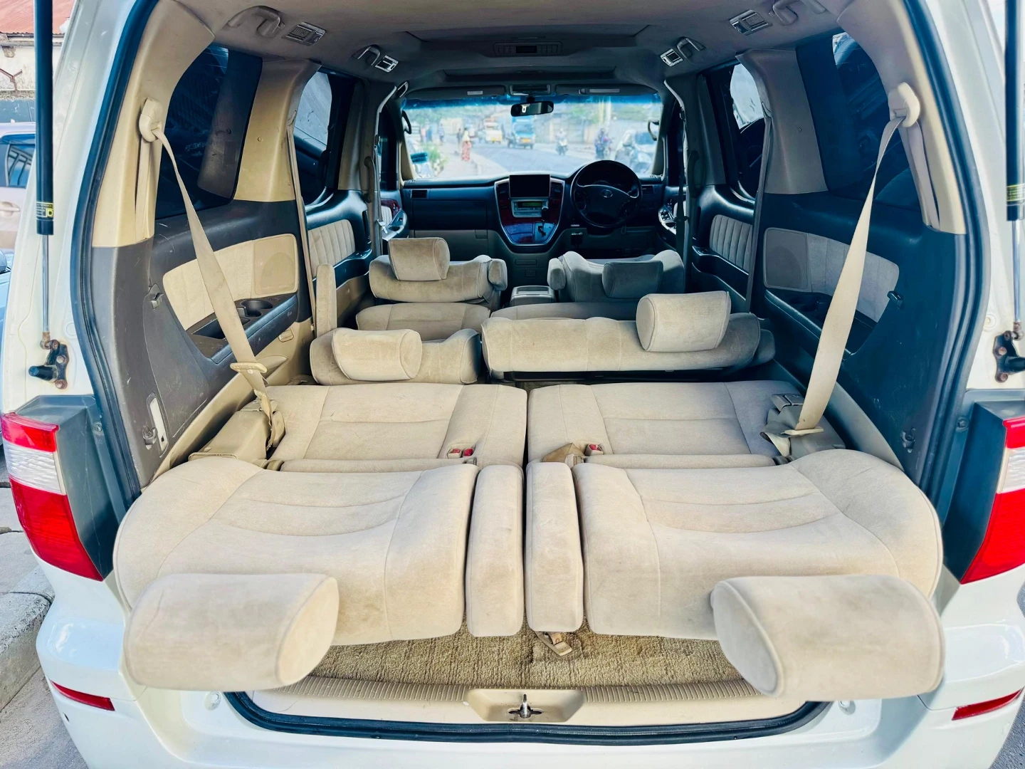 Toyota Alphard Pearl White (Reg DXH) 15.9M TZS thumbnail 8