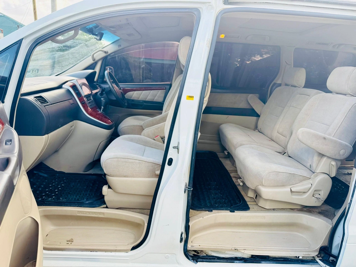 Toyota Alphard Pearl White (Reg DXH) 15.9M TZS thumbnail 9