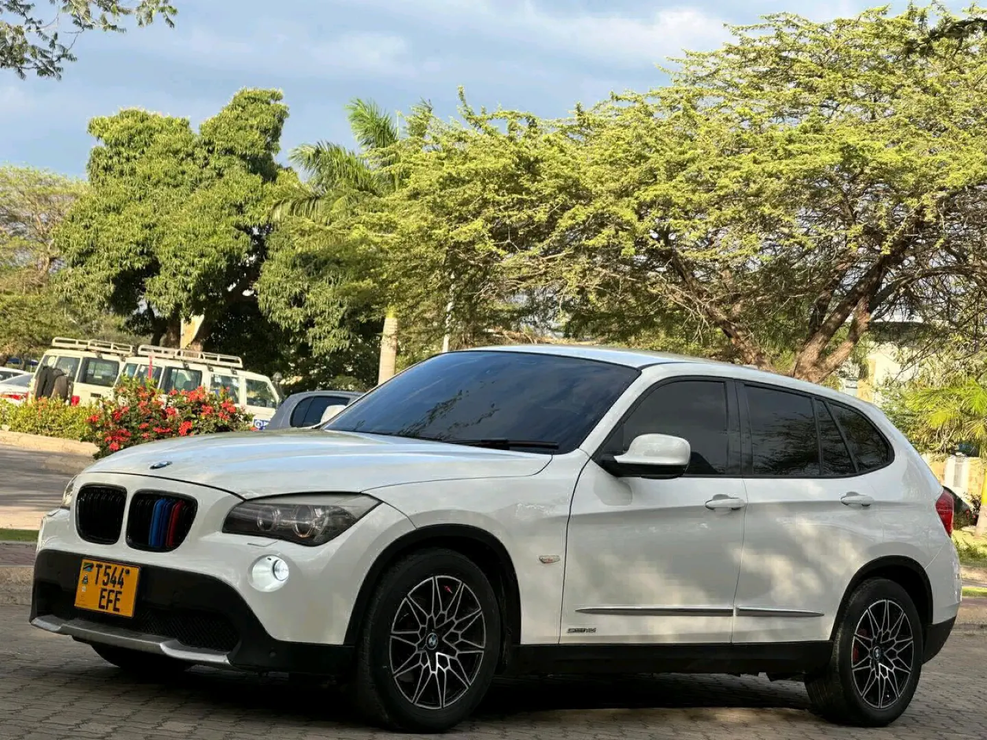 Used BMW X1 2010 Pearl White thumbnail 3