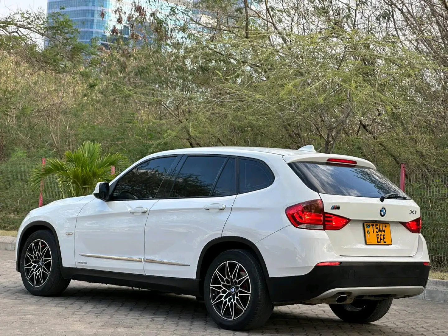 Used BMW X1 2010 Pearl White thumbnail 4