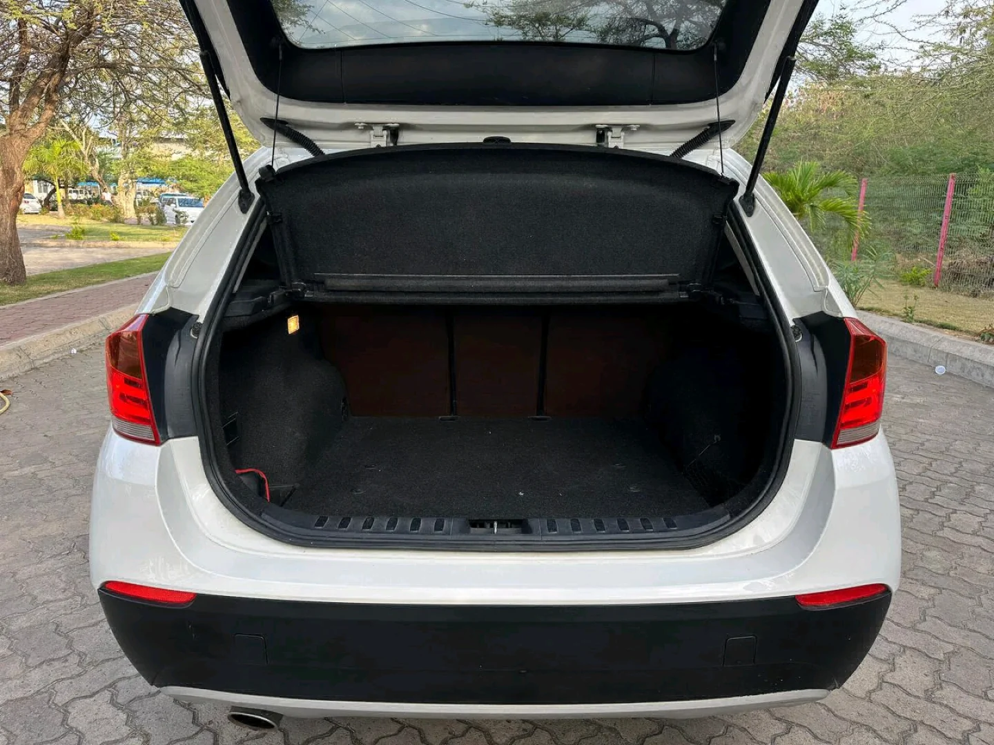 Used BMW X1 2010 Pearl White thumbnail 7