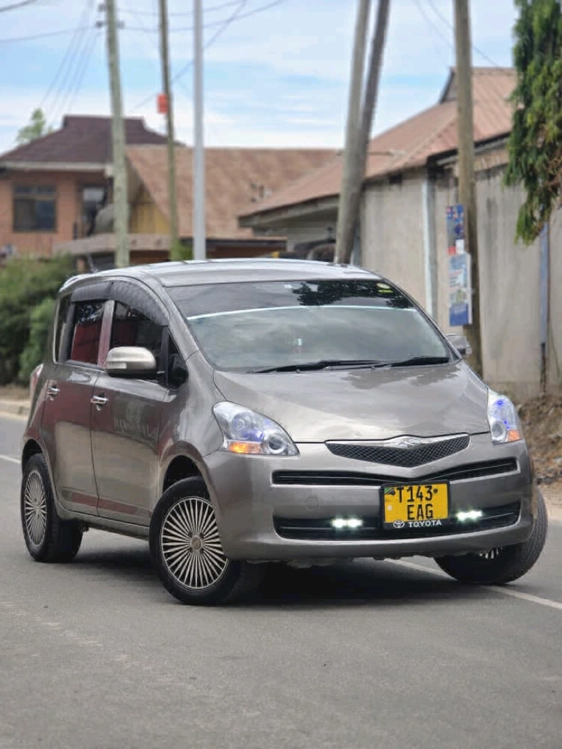 Toyota Ractis 2009/2010 Automatic 1290 CC thumbnail 3