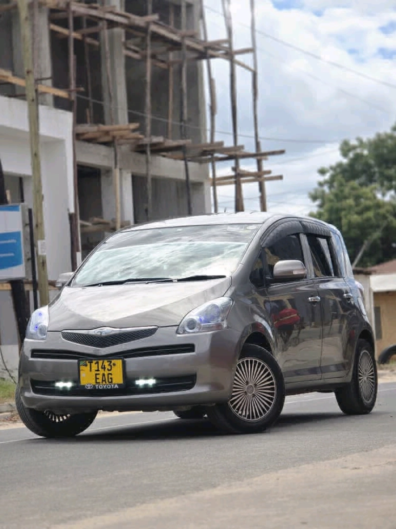 Toyota Ractis 2009/2010 Automatic 1290 CC thumbnail 4