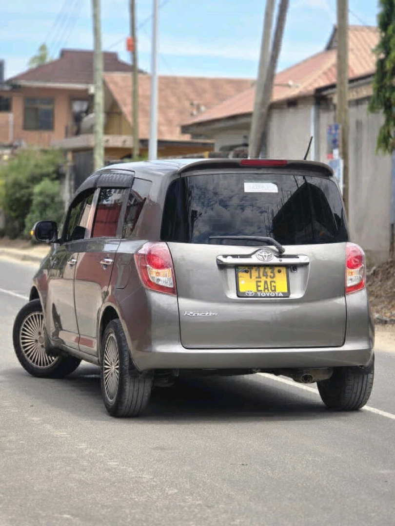 Toyota Ractis 2009/2010 Automatic 1290 CC thumbnail 5