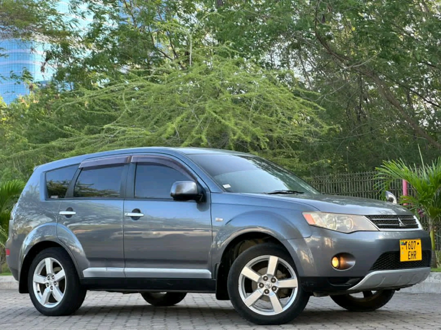 2008 Mitsubishi Outlander SUV for Sale thumbnail 2