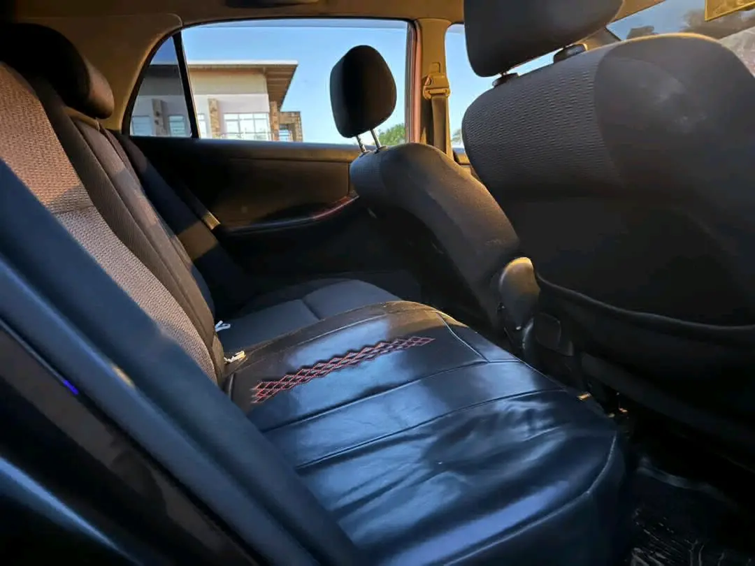 Toyota Allex - Black thumbnail 3