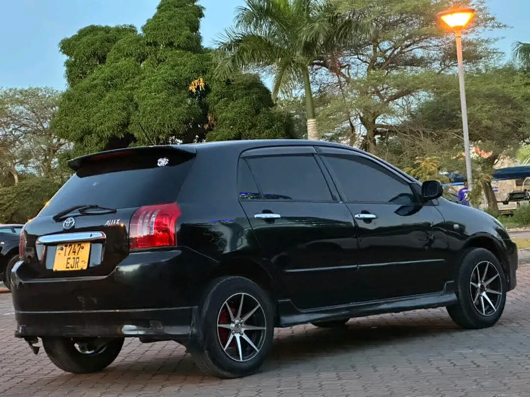 Toyota Allex - Black thumbnail 4