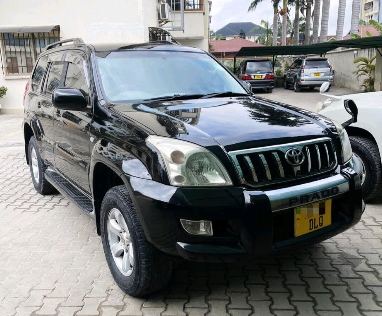 Black Toyota Land Cruiser Prado 120 (2005)