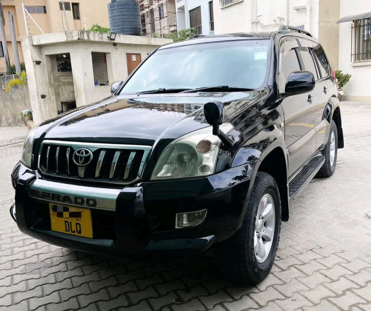 Black Toyota Land Cruiser Prado 120 (2005) thumbnail 2